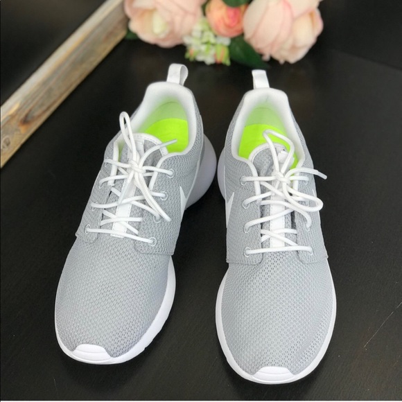 NWT NikeID Roshe One Wolf Grey WMNS. - Picture 5 of 7